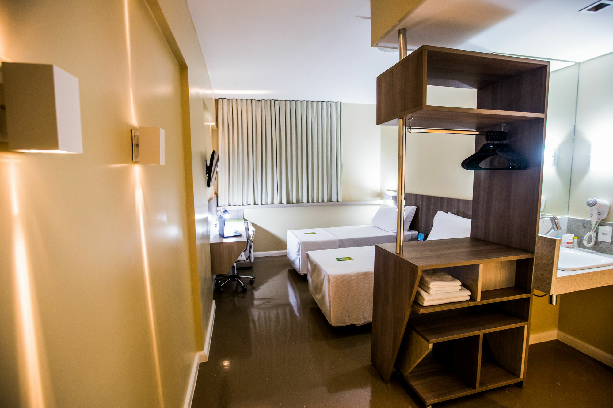 Slim Cuiaba Aeroporto Hotel Exterior photo